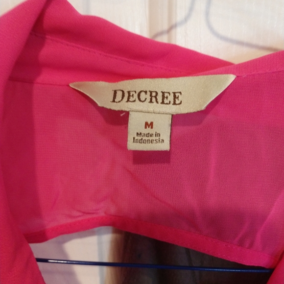 2 Medium Tops Decree Halter&Vintage Suzie Top - Picture 6 of 7